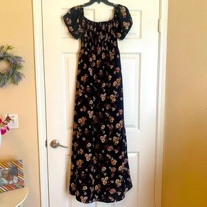 Socialite Off the Shoulder SideSlit Maxi Dress - M